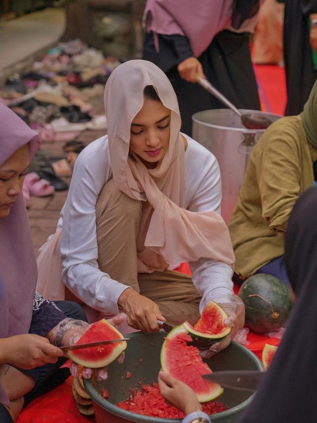 Aurelie Moeremans Kunjungi Pesantren