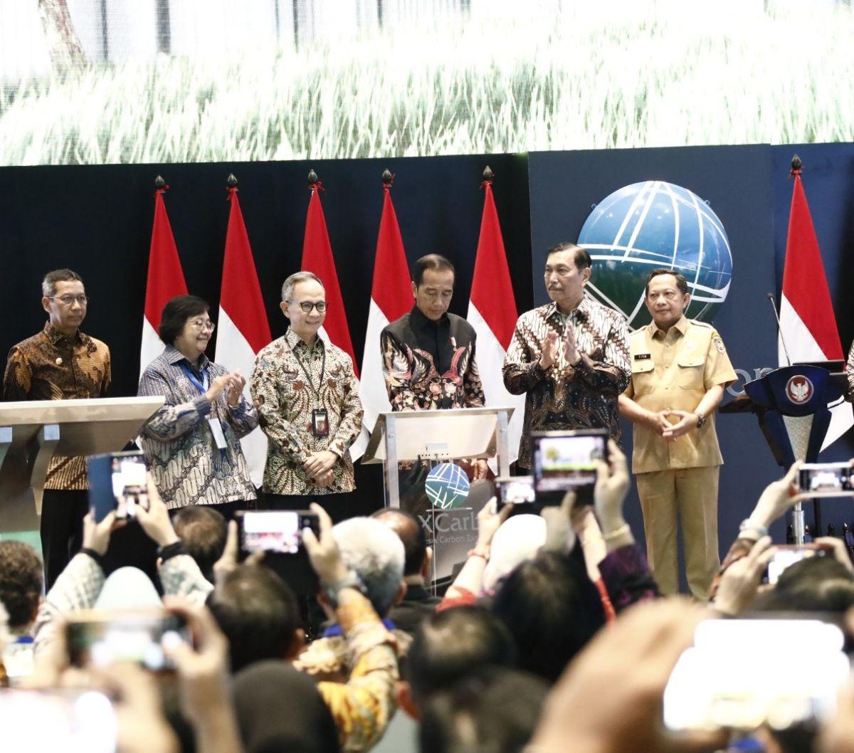Bursa karbon Indonesia yang diluncurkan hari ini memiliki potensi 13 ton CO2 kredit karbon dengan nilai kredit karbon melebihi Rp3.000 triliun.