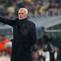 Pelatih Benfica, Jose Mourinho, memberi instruksi saat laga Liga Champions melawan Juventus Benfica di Allianz Arena, Italia, Kamis (22/1/2026). (AP Photo/Luca Bruno)