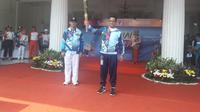 Gubernur DKI Jakarta, Anies Baswedan saat mengangkat obor Asian Para Games 2018 di Balaikota (Liputan6.com/Luthfie Febrianto)