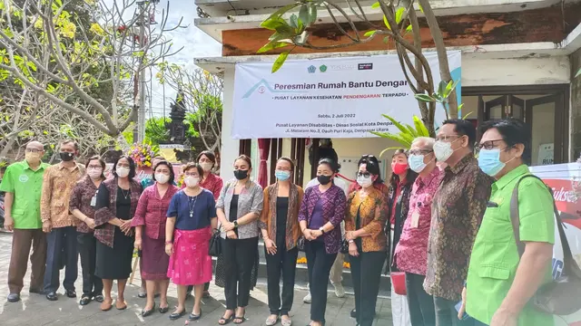 Para Undangan di Acara Peresmian Rumah Bantu Dengar