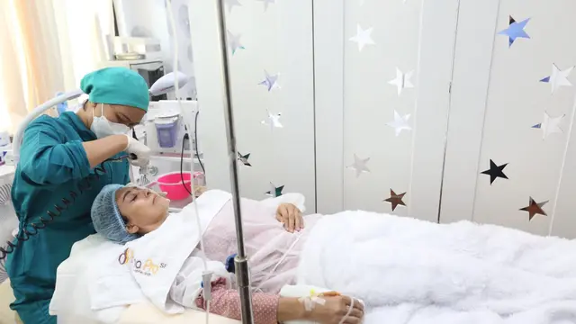 Meriam Bellina saat menjalankan treatment Dolphin Skin (ist)