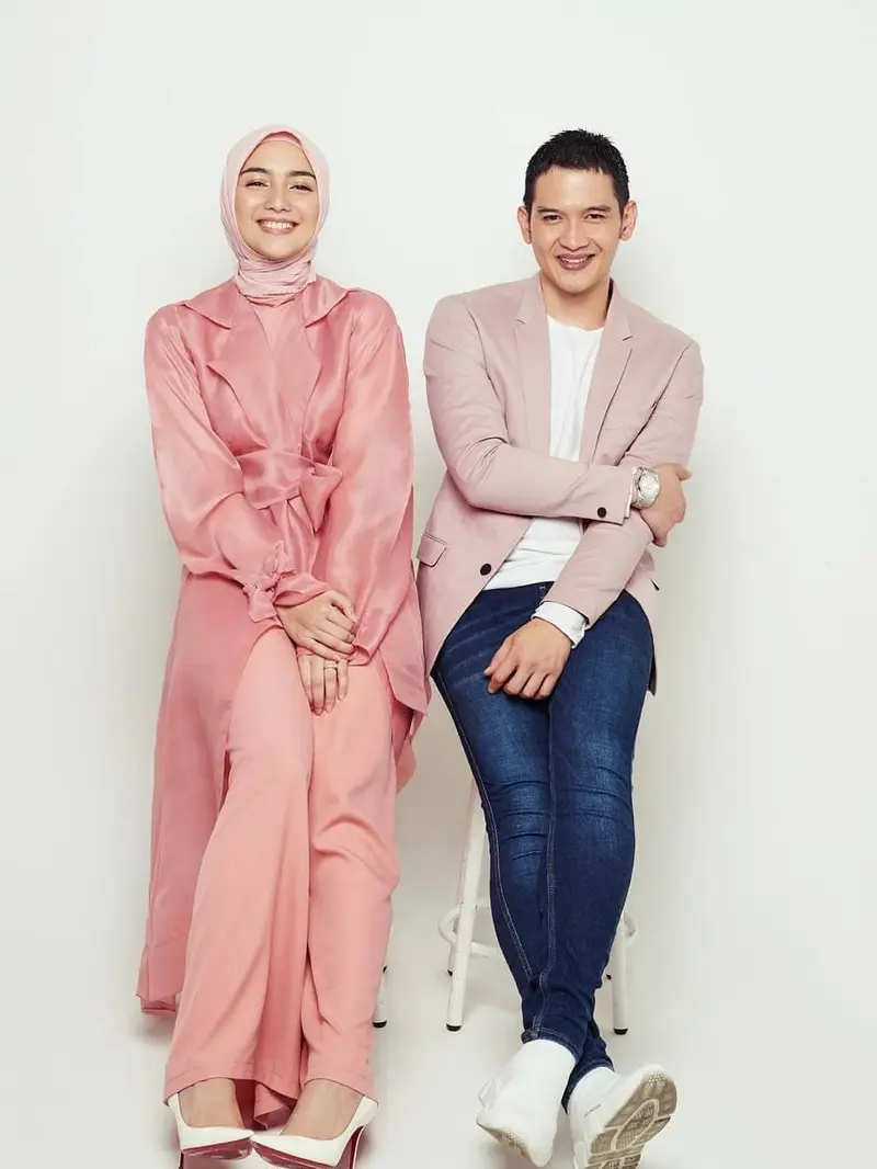 7 Potret Prewedding Citra Kirana dan Rezky Aditya dengan Suasana