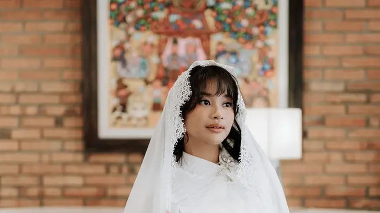 6 Potret Detail Outfit Adira Kania di Pengajian Jelang Nikah, Penuh Makna Spiritual