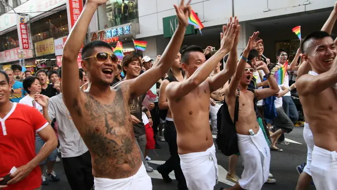 DUH, Kabarnya 500 Kaum Gay Taiwan Terbakar Saat Berpesta!