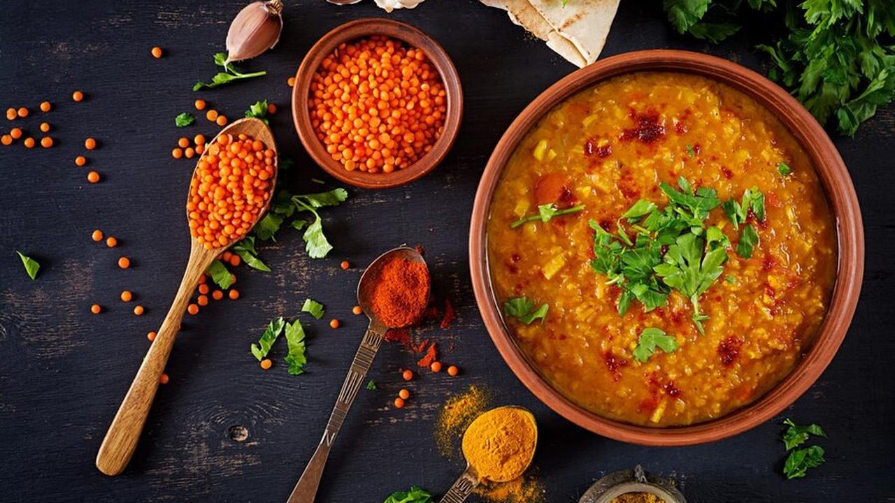 1.&nbsp;Makanan berbumbu rempah di India
