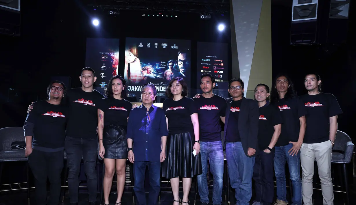 Laura digambarkan sedang depresi menjadi PSK, juga harus berulang kali mengulang adegan di bathtub atau bak mandi. Akibat berendam cukup lama dan hanya mengenakan kemben dan celana pendek, Tiara Eve demam hingga tiga hari. (Nurwahyunan/Bintang.com)