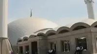 Puluhan wanita diduga PSK dini hari tadi terjaring razia hingga masjid di sebuah pemakaman di kawasan Uskudar, Istanbul berarsitektur sangat moderen.