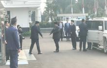Prabowo Tiba di Lokasi Persemayaman Ryamizard Ryacudu, Beri Penghormatan Terakhir
