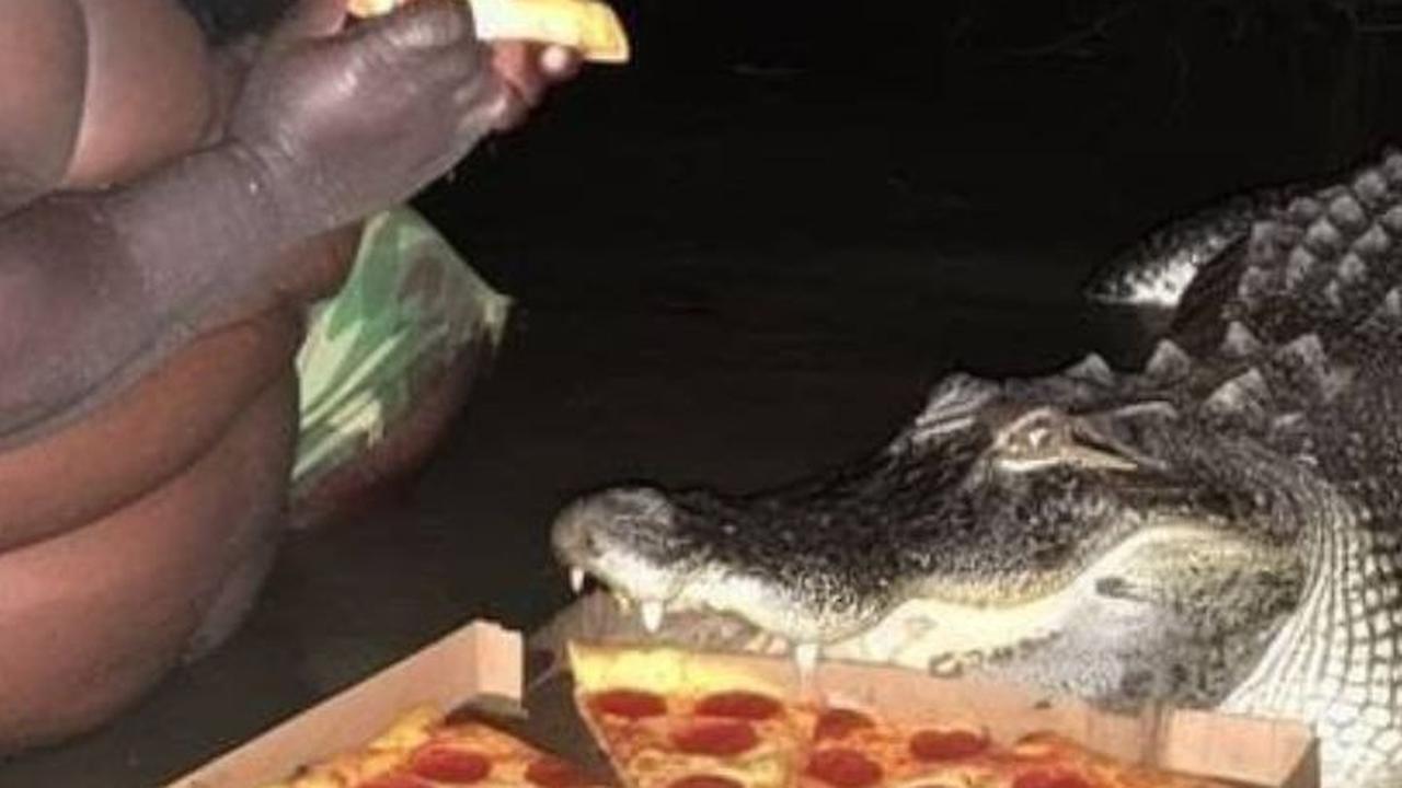 Viral Foto Pria Besar Duel dengan Banyak Buaya Gara-gara Urusan Pizza, Ini Fakta Sebenarnya