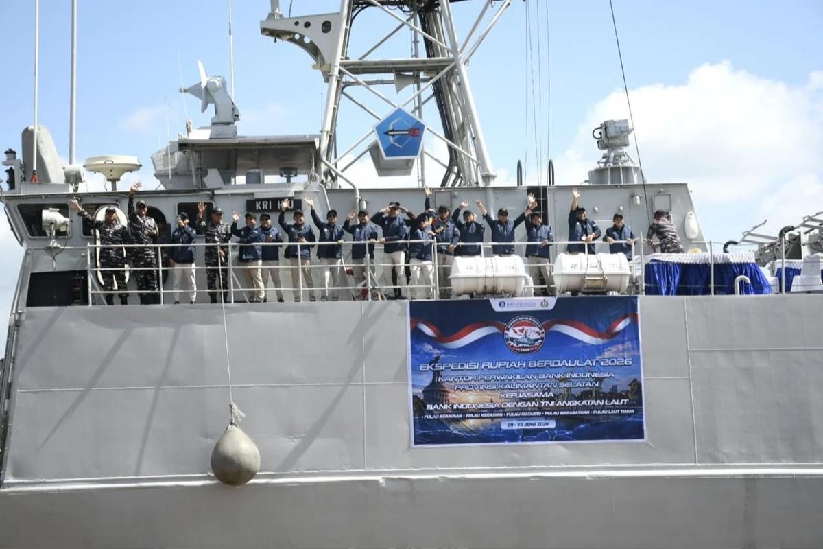 FOTO: TNI AL Dukung Distribusi Rupiah ke Pulau Terpencil Kalimantan Selatan