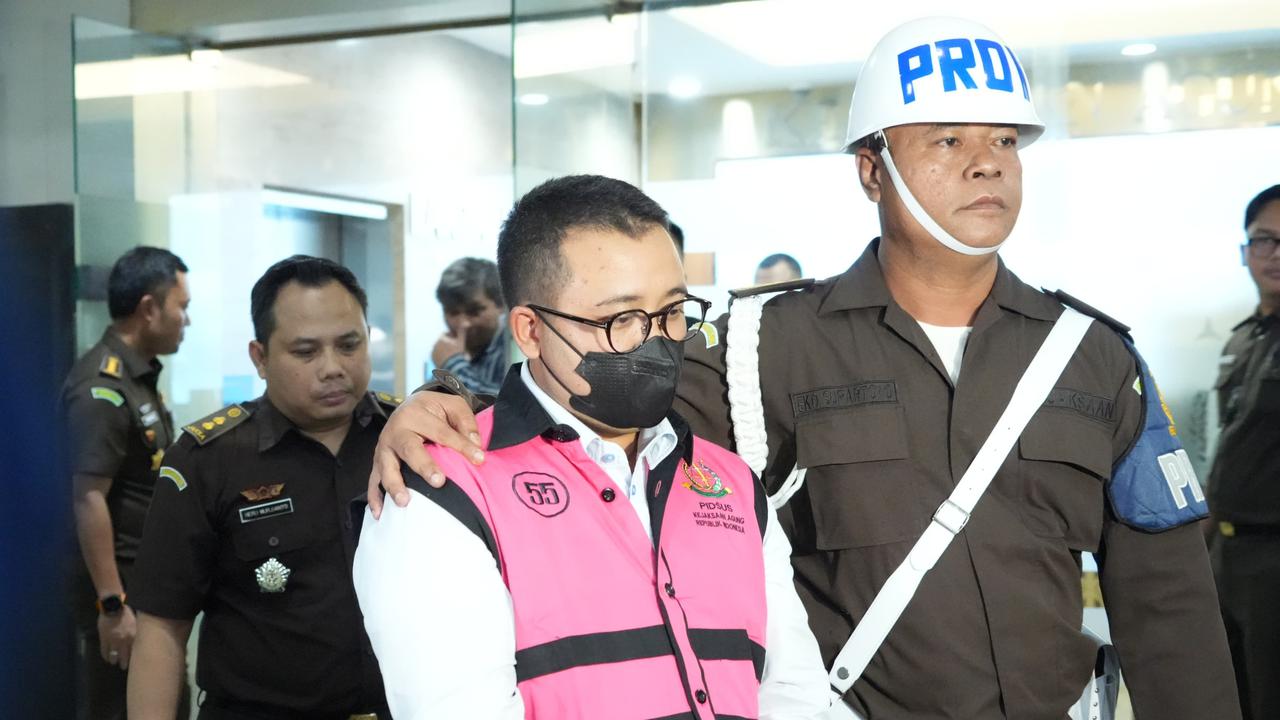 Tersangka kasus korupsi minyak mentah Pertamina