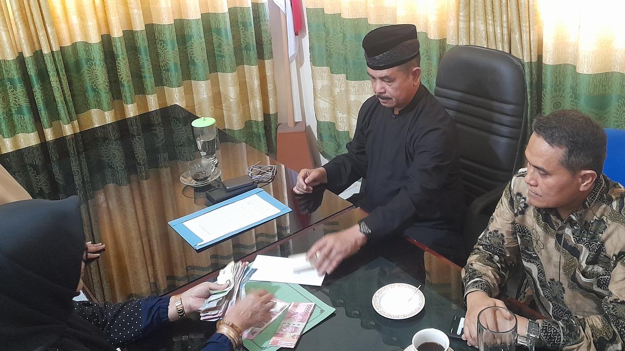 Guru di Sumbar Kumpulkan Uang Rp7 Juta untuk Bantu Honorer Supriyani