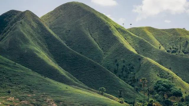 Puncak Poco Kepi di Pulau Mules, Flores, NTT, memiliki ketinggian 566 mdpl. (Dok: Jadesta https://ntt.jadesta.com/desa/nuca_molas)