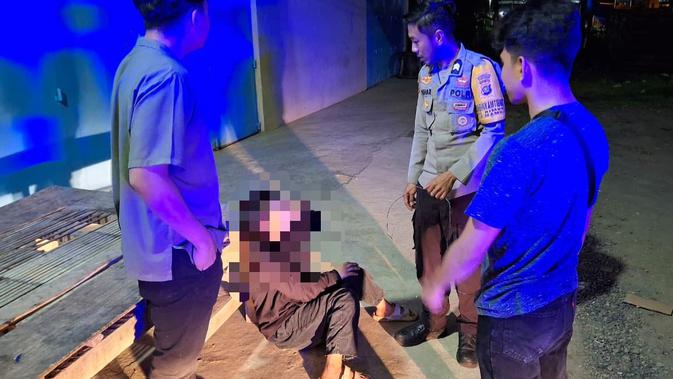 Leher Terikat Kabel: Remaja Putri Ditemukan di Pinggir Jalan Usai Dianiaya 2 Pria