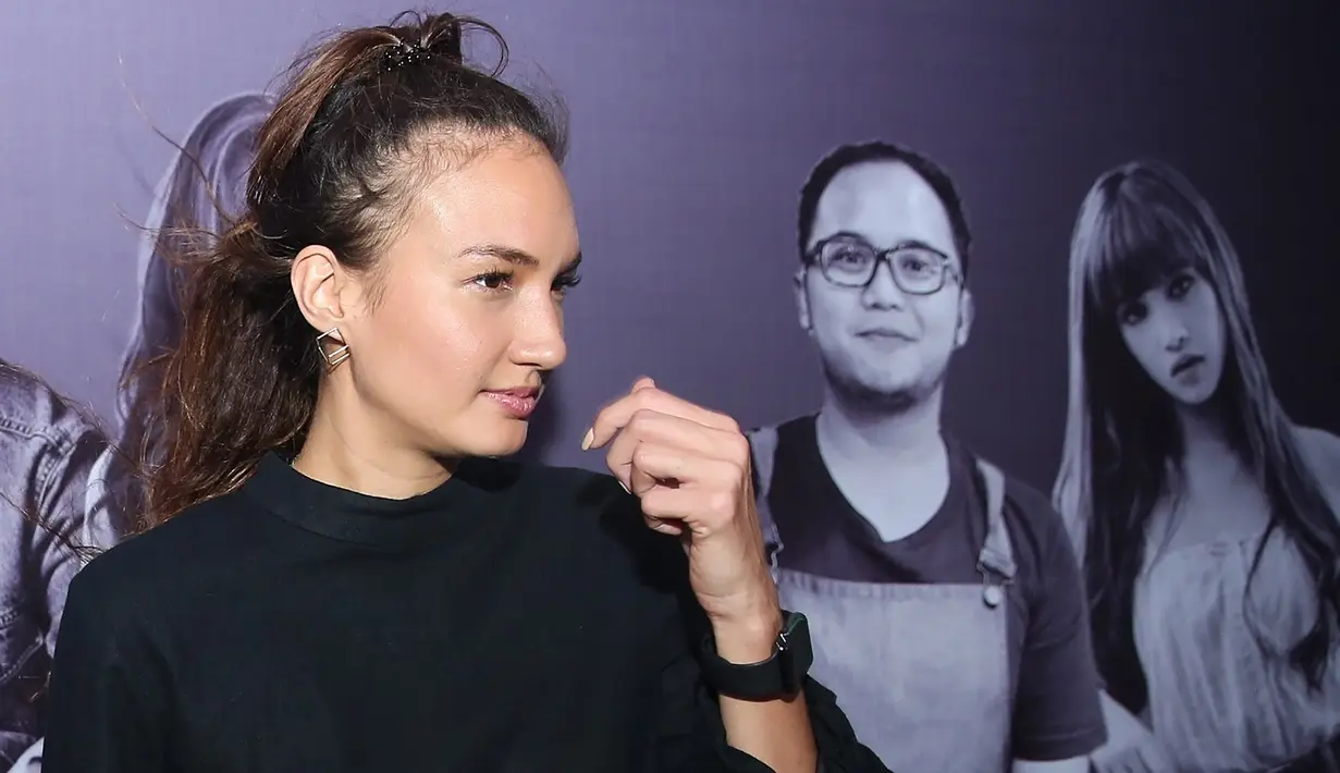 Sadar bukan pekerjaan mudah, Nadine akan terus berusaha menyuarakan agar di dengar oleh masyarakat luas, khususnya anak-anak remaja. Namun bersama dengan teman-temanya akan terus menyuarakan. (Bambang E. Ros/Bintang.com) 