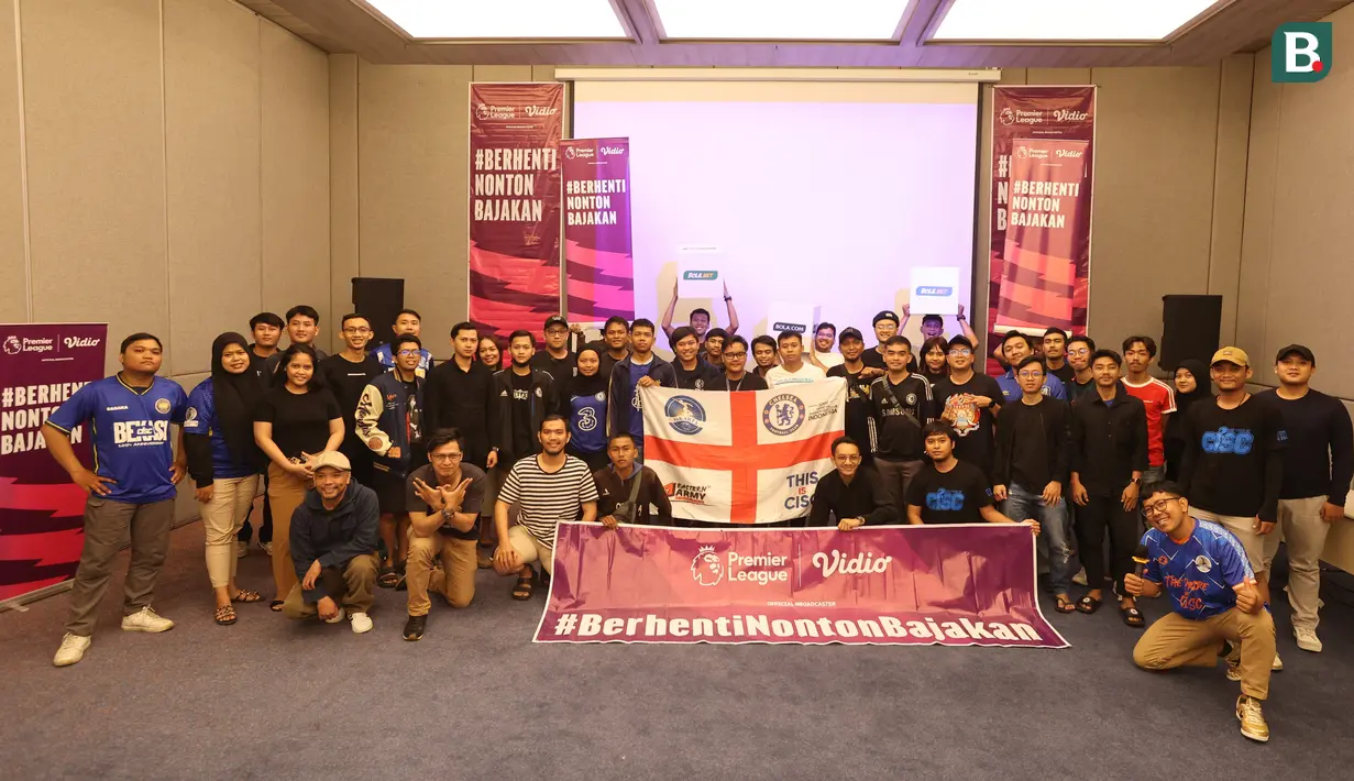 <p>Chelsea Indonesia Supporters Club (CISC) foto bersama setelah acara Roaring Night Liga Inggris antara Brentford vs Chelsea di Hotel Ibis Styles Jakarta, Sabtu (2/3/2024). (Bola.com/M Iqbal Ichsan)</p>