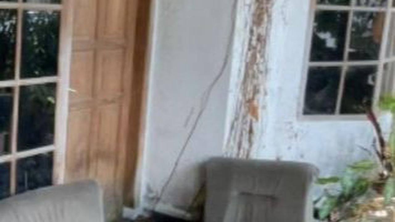 Miris, di Usia Senja Seorang Ibu Puluhan Tahun Hidup Sebatang Kara di Rumah Tanpa Listrik