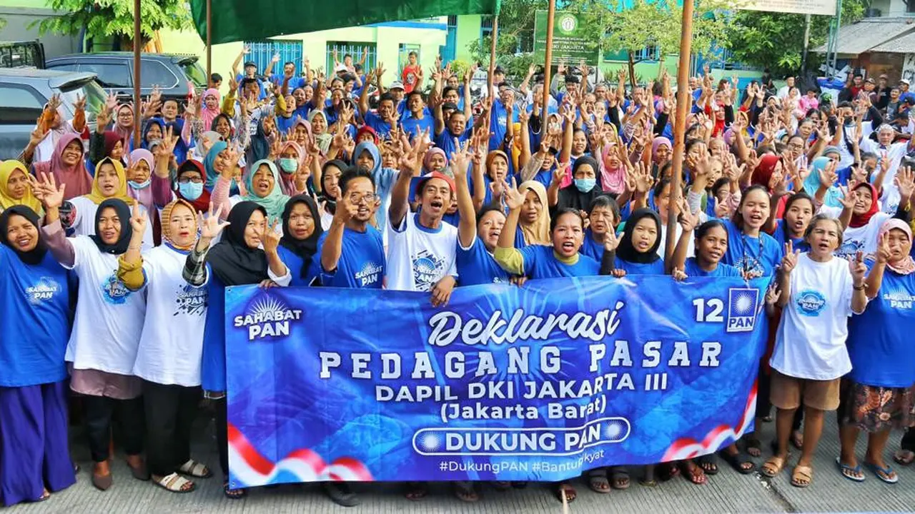 Ratusan pedagang Jakarta Barat mendeklarasikan mendukung Partai Amanat Nasional (PAN) pada Pemilu 2024 mendatang.