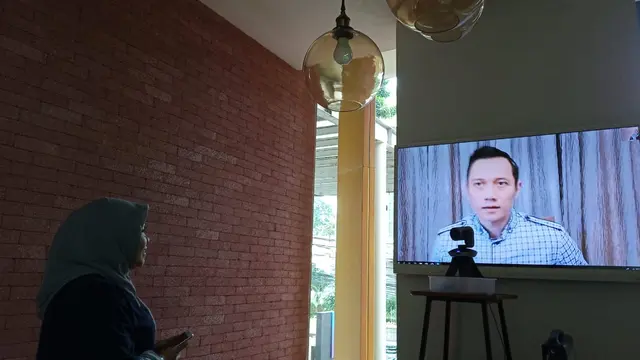 Wawancara khusus Liputan6.com dengan Agus Harimurti Yudhoyono (AHY) via Skype tentang kesehatan Ani Yudhoyono. (Foto: Liputan6.com/Benedikta Desideria)