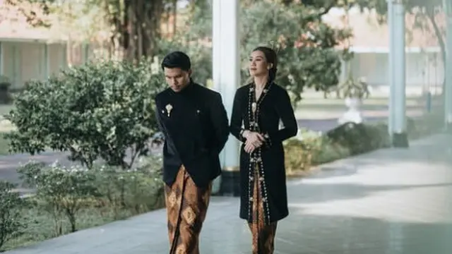 Busana Tradisional yang Dikenakan Aaliyah Massaid. [@morden.co]