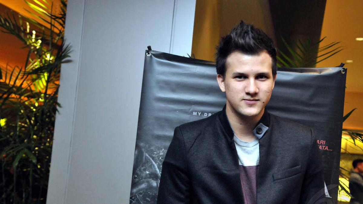 Stuart Collin Pilih Karier Daripada Pacar