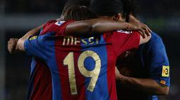 Nomor punggung 19 menjadi nomor Messi yang selanjutnya ketika membela Barcelona di musim 2006/2007. Selain itu, nomor tersebut juga digunakan La Pulga ketika bermain di Timnas Argentina musim 2004/2005 dan 2005/2006 silam. (Foto: AFP/Cesar Rangel)