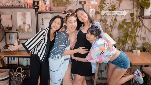 Potret Baby Bump Anak Pertama Anneke Jodi (sumber: instagram/@annekejd)