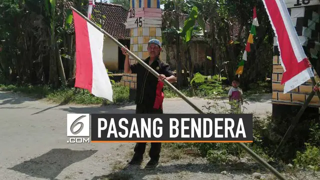 Pada HUT RI bendera merah putih terpasang di depan rumah warga untuk memeriahkan dan meningkatkan rasa cinta pada negara.