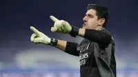 Thibaut Courtois - Kiper Real Madrid ini pernah dikabarkan menjalin hubungan gelap dengan Caroline Lijnen yang tak lain adalah kekasih Kevin de Bruyne, rekan setimnya Timnas Belgia. (AFP/Marco Bertorello)