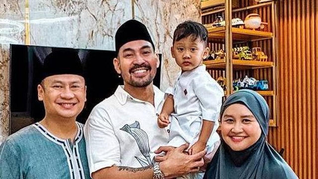 Roby Purba Gendong Anak Dari Pebisnis