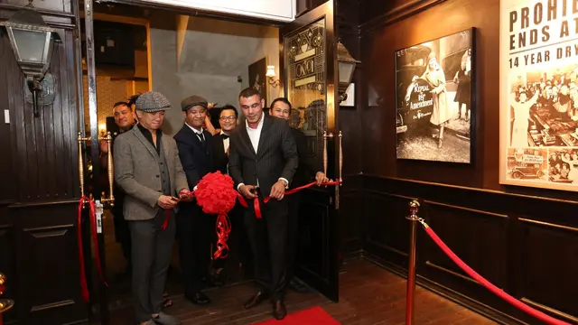 Barry Likumahuwa dan Jamie Aditya tampil di acara pembukaan 1920 Lounge.