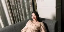 Chelsea Islan beri kejutan dengan kabar kehamilan anak pertamanya dengan Rob Clinton Kardinal. Ia berbagi kabar bahagia tersebut di momen sang suami berulang tahun yang ke-33 [@chelseaislan]