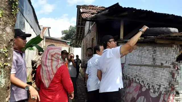 Gerakan pemberantasan sarang nyamuk (PSN) tuntas dinilai paling efektif menekan angka penularan DBD. (Foto: Liputan6.com/Humas Pemkab BMS/Muhamad Ridlo)