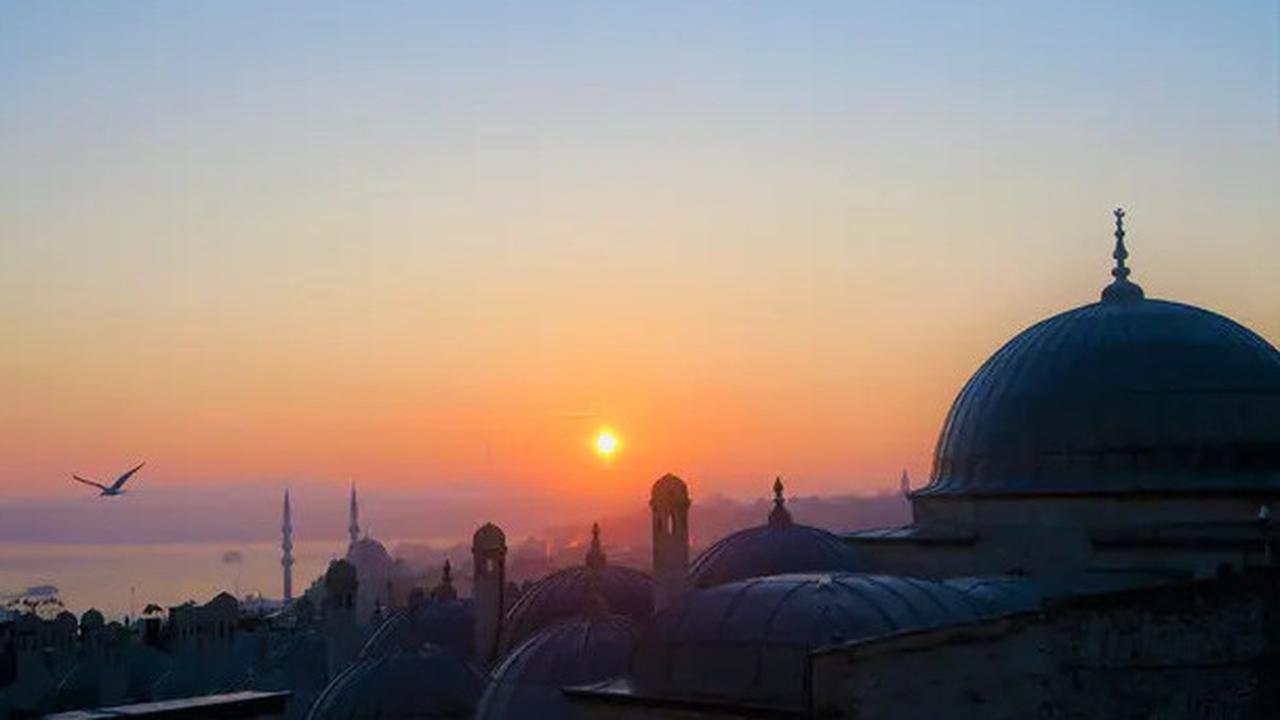 Dzikir dan Doa Salat Maghrib Sesuai yang Diajarkan Rasulullah, Amalkan Setiap Hari
