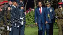 Upacara penyambutan Presiden Indonesia Joko Widodo di Government House di Wellington, Selandia Baru (19/3). Kunjungan Jokowi ini juga merupakan kunjungan untuk menandai peringatan 60 tahun hubungan diplomatik Indonesia-Selandia Baru. (AFP/Marty Melville)