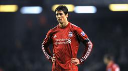 Fernando Torres gagal mengulangi penampilan gemilangnya di Liverpool saat diboyong Chelsea dengan harga 50 juta poundsterling pada 2011 silam. Namun, ia berhasil membantu The Blues mengangkat piala Liga Champions untuk pertama kalinya. (AFP/Andrew Yates)