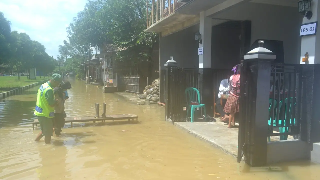 TPS di daerah langganan banjir di Sidareja Kabupaten Cilacap. (Foto: Liputan6.com/Muhamad Ridlo)