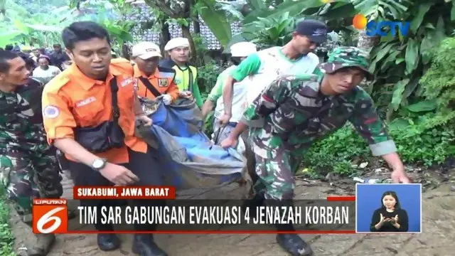 Akibat akses yang sulit untuk dilalui kendaraan, evakuasi korban longsor di Sukabumi dilakukan dengan digotong manual secara estafet oleh Tim SAR Gabungan.