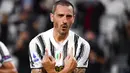 Bek Juventus, Leonardo Bonucci, melakukan selebrasi usai mencetak gol ke gawang Sampdoria pada laga Serie A di Stadion Allianz, Minggu (20/9/2020). Juventus menang dengan skor 3-0. (Marco Alpozzi/LaPresse via AP)