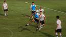 Pemain Timnas Indonesia U-22, Patrick Alfredo Womsiwor saat melakukan pemusatan latihan untuk SEA Games 2023 di Lapangan B Kompleks Stadion Gelora Bung Karno (SUGBK), Senayan, Jakarta, Sabtu (11/03/2023). Sebanyak 17 nama pemain baru bergabung untuk menjalani pemusatan latihan gelombang kedua ini yang berlangsung dari 9-16 Maret 2023. (Bola.com/Bagaskara Lazuardi)