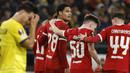 Pemain lapis kedua Liverpool merayakan gol yang dicetak oleh Jarell Quansah (tengah) ke gawang Union Saint-Gilloise dalam laga terakhir Grup E Liga Europa 2023/2024 yang berlangsung di Lotto Park, Brussels, Jumat (15/12/2023) dini hari WIB. (AP Photo/Geert Vanden Wijngaert)