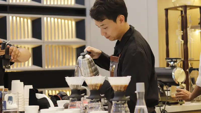 Menyesap Secangkir Kopi di Kafe Pengusung Metode Slow Coffee ala Jepang