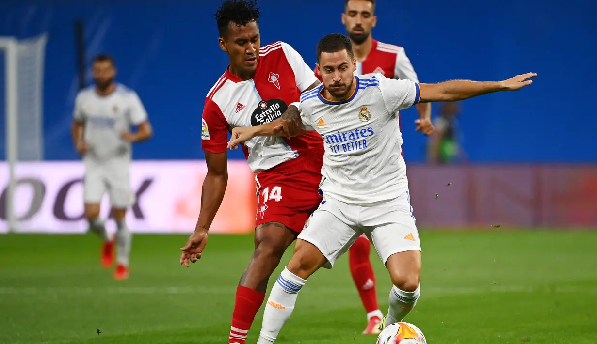 Eden Hazard. Perubahan posisi yang dilakukan Carlo Ancelotti membuat penampilannya makin berkembang. Saat posisi sejatinya di sayap kiri dipercayakan kepada Vinicius Junior, Don Carlo dengan cerdik memberinya tempat di belakang striker yang dapat dioptimalkannya dengan baik. (AP/Gabriel Bouys)