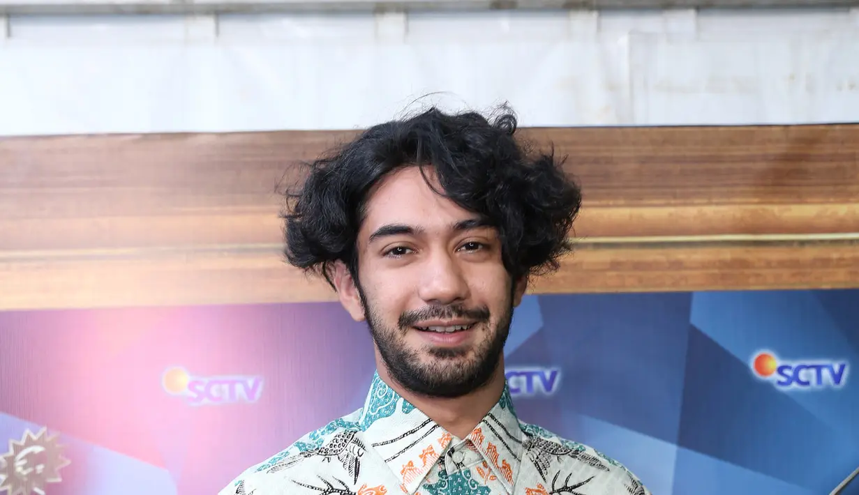 Reza Rahadian juga datang dengan penampilan yang tetap keren seperti biasanya (Galih W.Satria/Bintang.com)