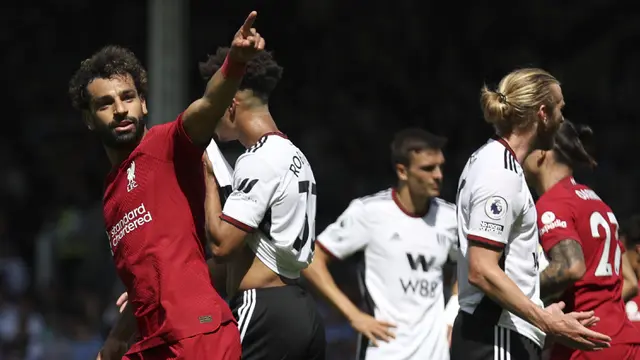 Foto: Mohamed Salah Bawa Liverpool Tidak Kalah dari Aleksandar Mitrovic dan Fulham di Pekan Pertama Liga Inggris 2022 / 2023