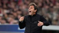 Pelatih Napoli, Antonio Conte saat laga Liga Champions melawan Benfica, 11 Desember 2025. Ia menuntut menang di laga Napoli vs Milan di Piala Super Italia. (AP Photo/Armando Franca)