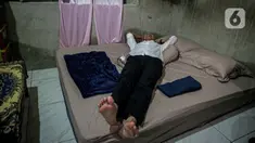 Ganjar menginap di rumah sederhana milik guru honorer Waidah sekaligus menyerap aspirasi warga sekitar di sela agenda kampanyenya. (Liputan6.com/Faizal Fanani)