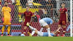 Jose Mourinho menjalani debutnya bersama AS Roma di Derbi della Capitale dengan kekalahan 2-3 dari Lazio dalam pekan ke-6 Liga Italia 2021/2022, Minggu (26/9/2021). Dengan hasil ini, AS Roma tertahan di posisi 4 klasemen sementara dengan raihan 12 poin. (AP/Andrew Medichini)