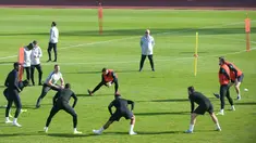Para pemain Inggris saat mengikuti sesi latihan jelang menghadapi Bulgaria dalam lanjutan penyisihan Grup A kualifikasi Euro 2020 di Praha, Republik Ceko, Minggu (13/10/2019). Three Lions berpeluang memastikan tiket ke Euro 2020 saat menghadapi Bulgaria. (Michal CIZEK/AFP)